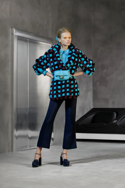 Look 10